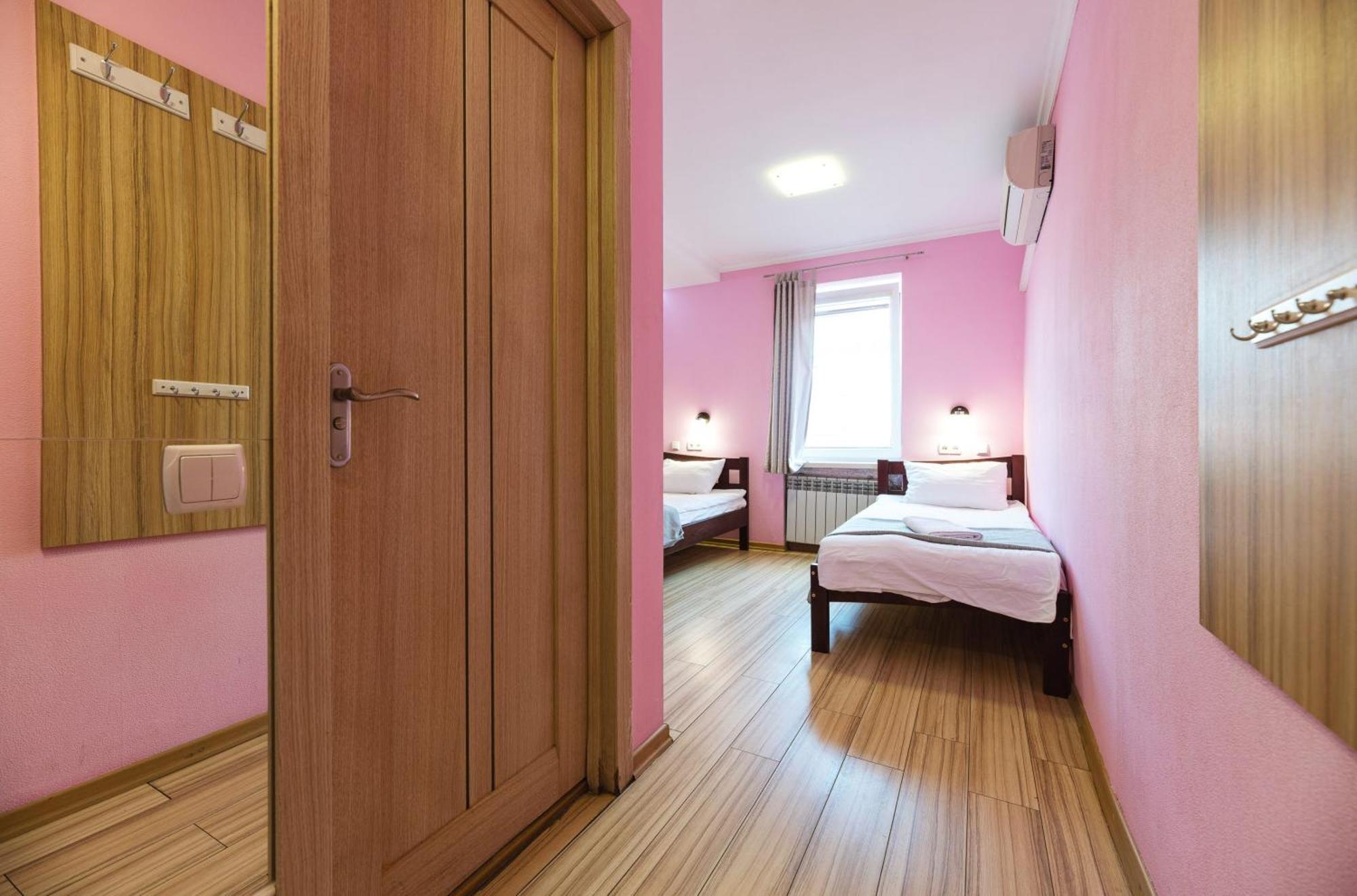 Guest House "Golden Gate 911 " Kiev Eksteriør billede