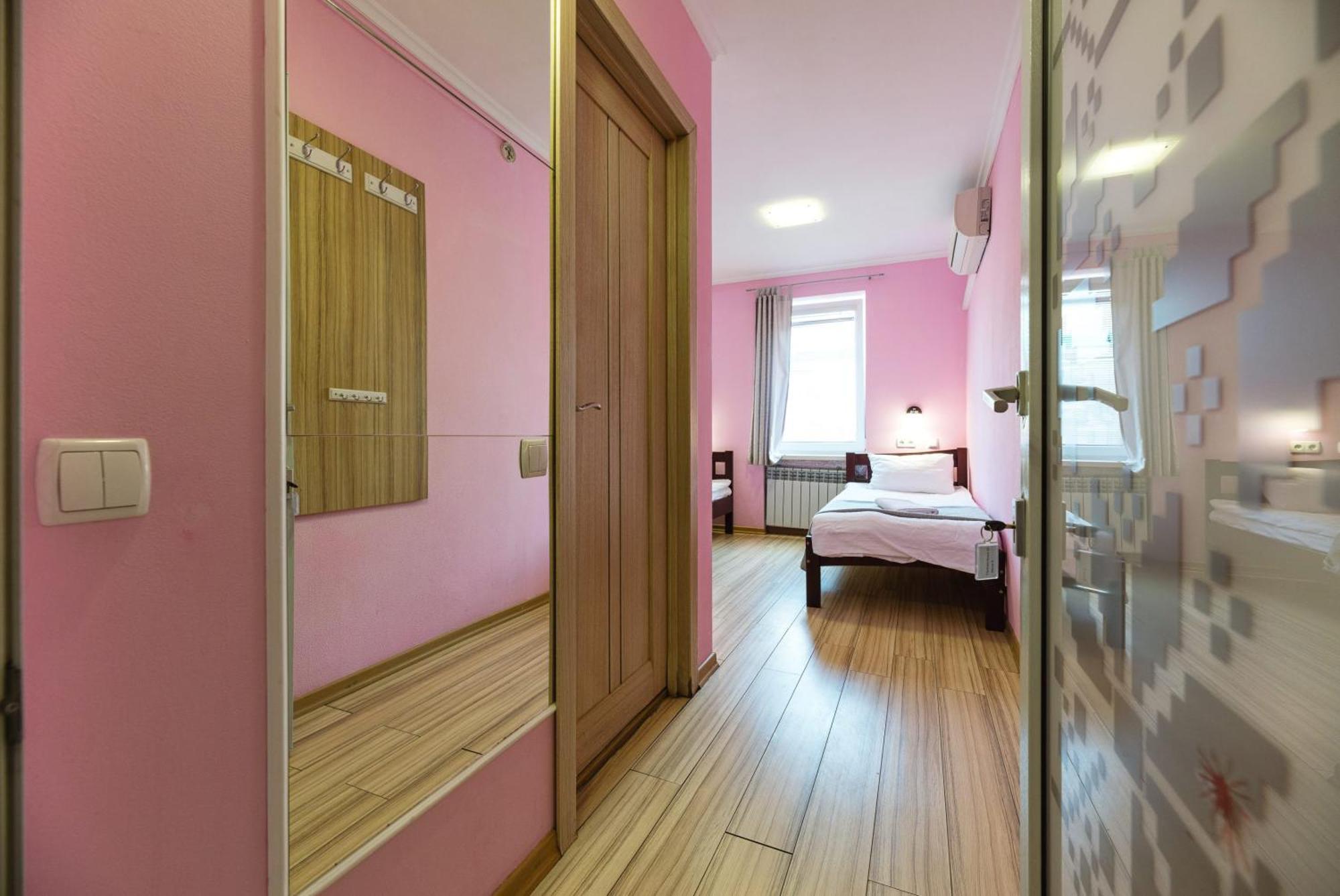 Guest House "Golden Gate 911 " Kiev Eksteriør billede